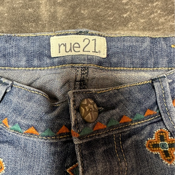 Rue 21 size 1/2 Jean shorts - Picture 4 of 6